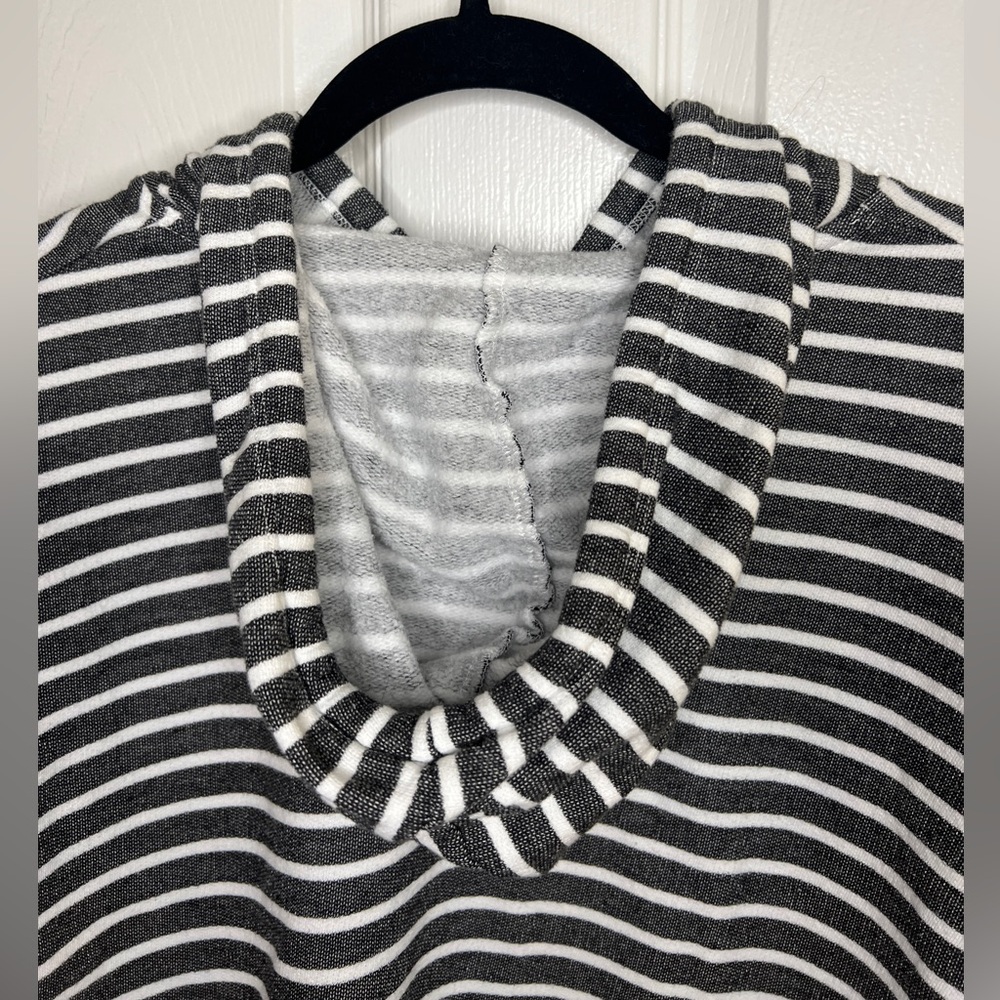 Beyond Yoga 'Live Out Loud' Black/White Striped Hoodie Dress - Women's Large - Picture 6 of 7
